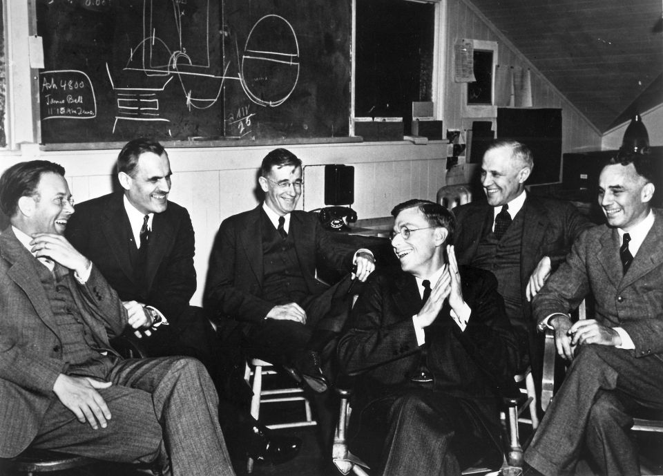 Lawrence_Compton_Bush_Conant_Compton_Loomis_83d40m_March_1940_meeting_UCB Lawrence_Compton_Bush_Conant_Compton_Loomis_83d40m_March_1940_meeting_UCB
