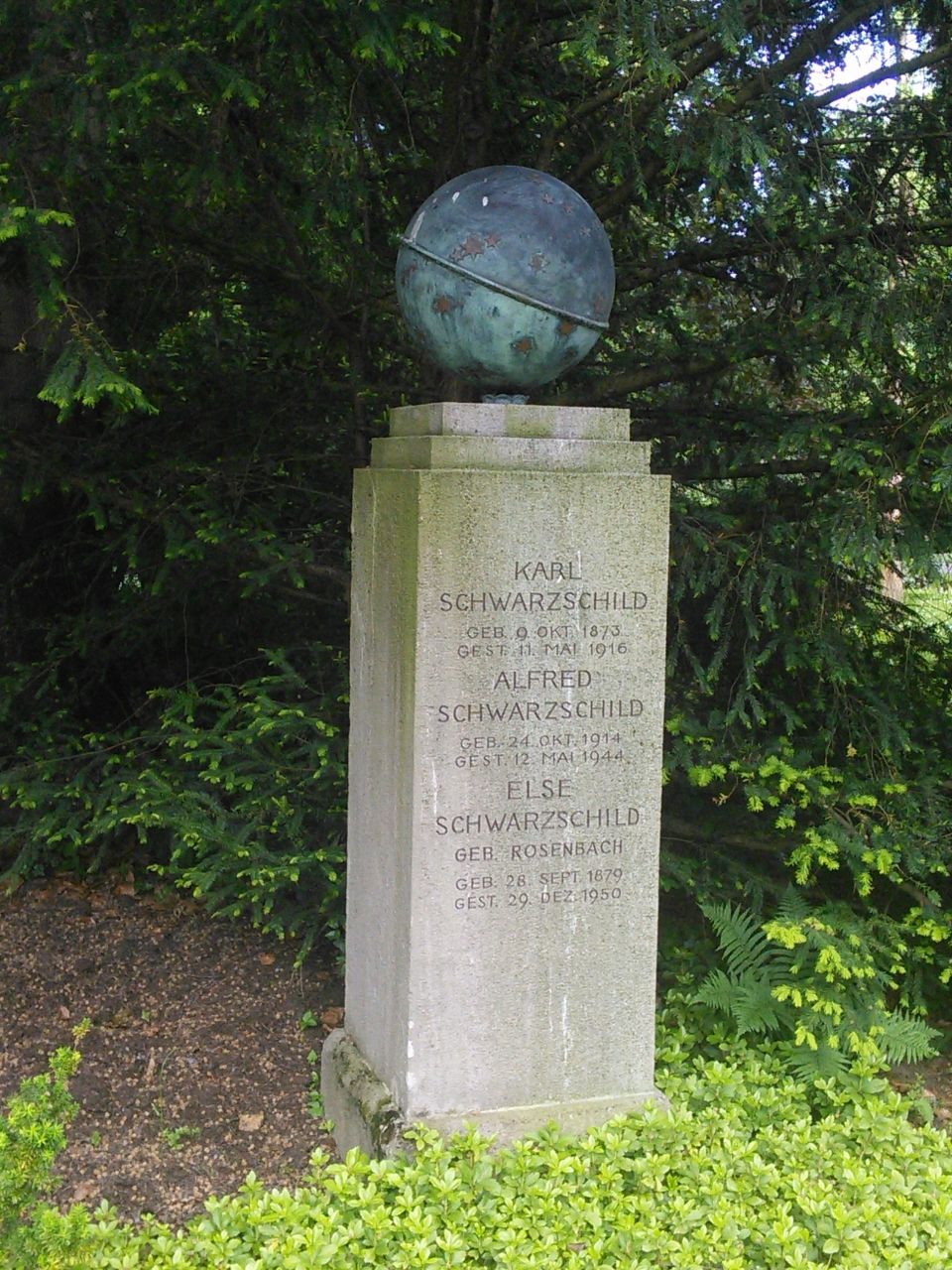 Göttingen_Stadtfriedhof_Grab_Karl_Schwarzschild
