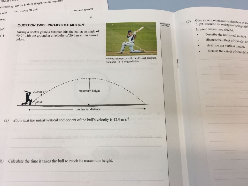 圖二:Year 12力學試題:拋體運動 圖二:Year 12力學試題:拋體運動