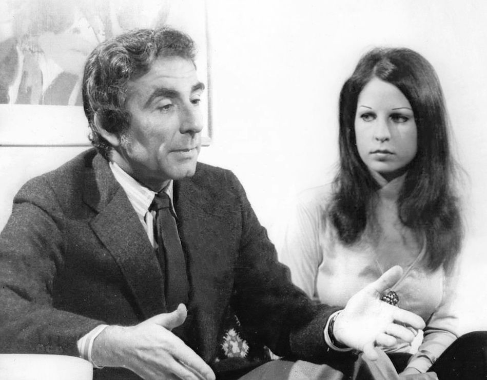 Leon_Cooper_with_wife_1972.jpg