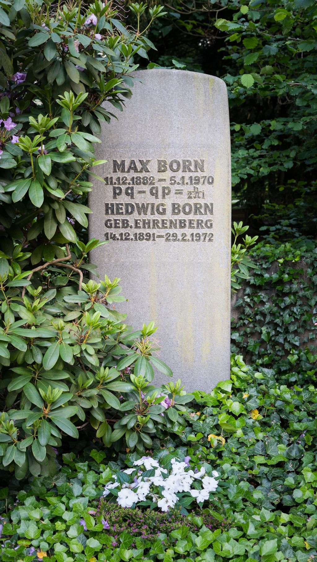 https://bimonthly.ps-taiwan.org/cms/media/Grave_of_Max_Born_at_Stadtfriedhof_Göttingen_2017_01-1024x1815.jpg