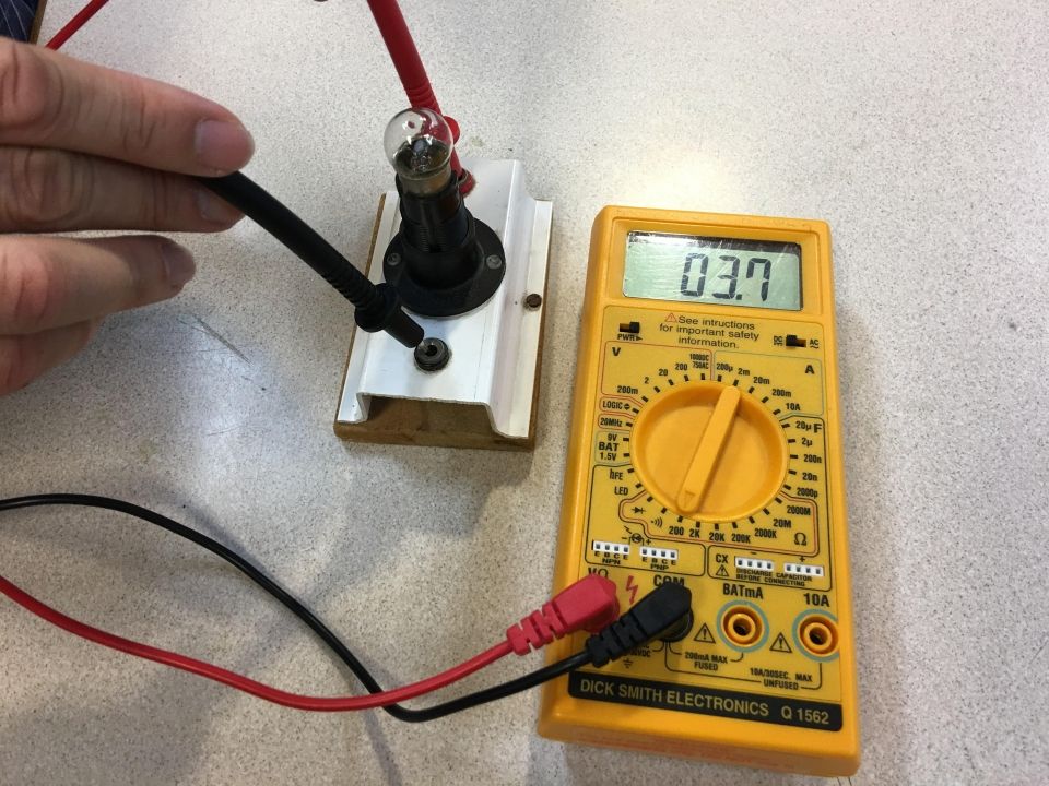 圖一：燈泡室溫時電阻